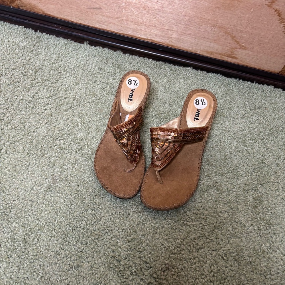 Women’s Brown Beaded Wedge‎ Sandals whitemt size 8.5